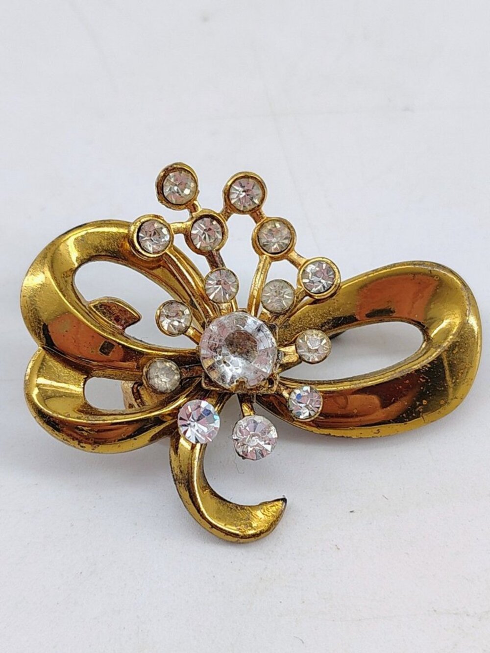 Vintage Gold Tone Rhinestone Bow Brooch Pin Sparkly Clear Gem Fashion Jewelry